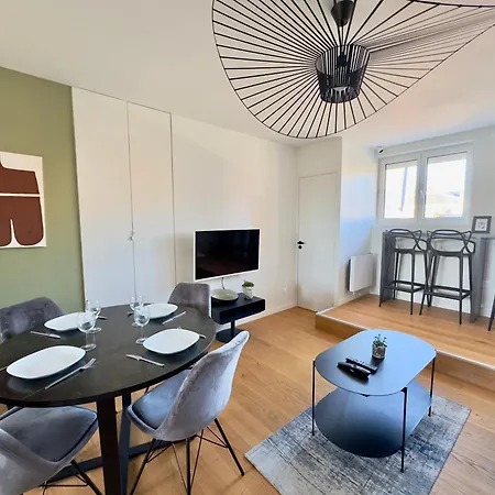 Vue Cathédrale, Beffroi, Netflix En Hyper Centre *