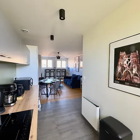 Vue Cathédrale, Beffroi, Netflix En Hyper Centre Amiens