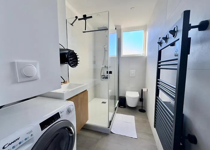 Vue Cathedrale, Beffroi, Netflix En Hyper Centre